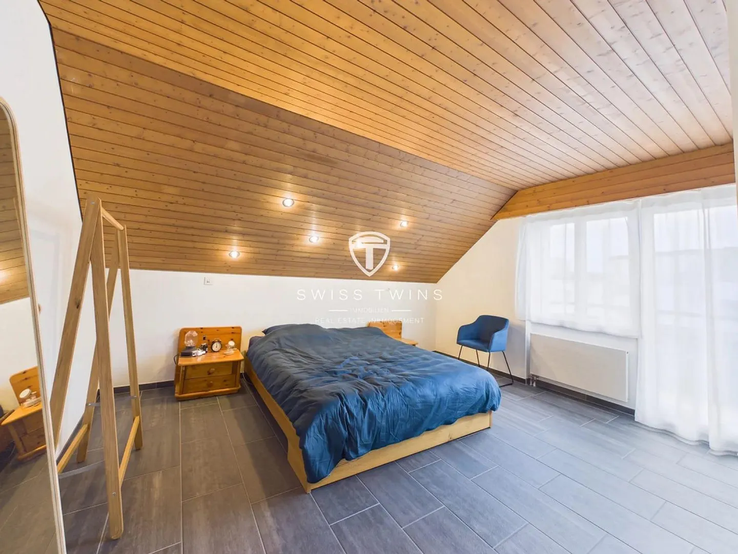 Geräumige Dachwohnung mit Balkonen - Foto 4 von 13