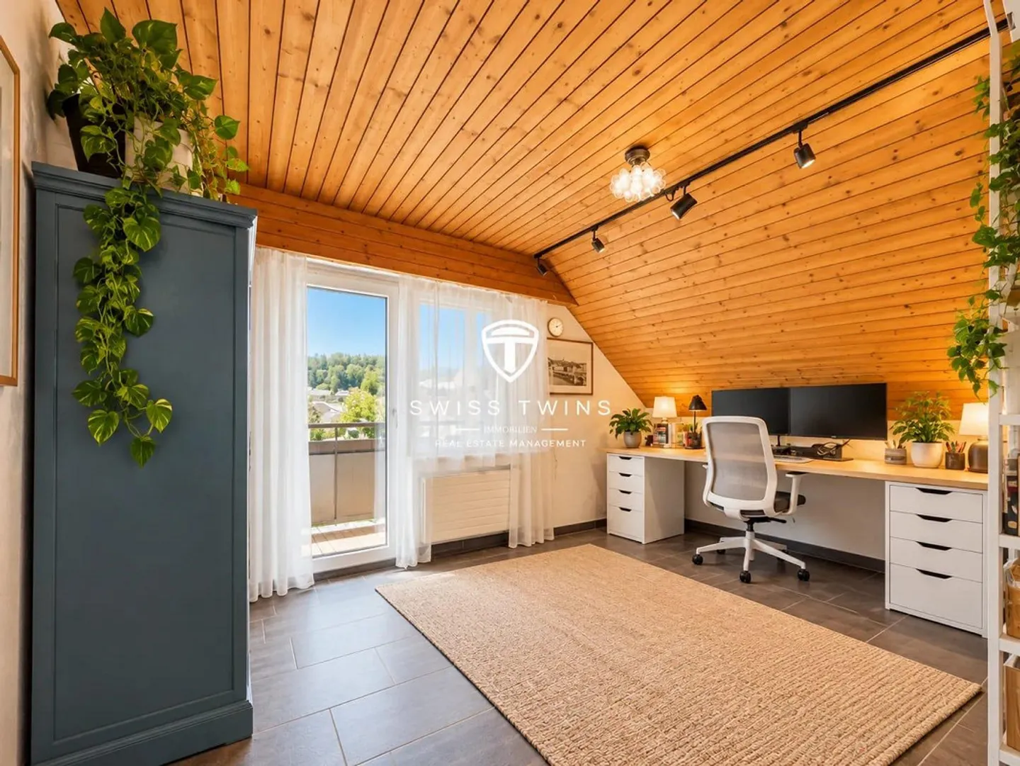Geräumige Dachwohnung mit Balkonen - Foto 6 von 13