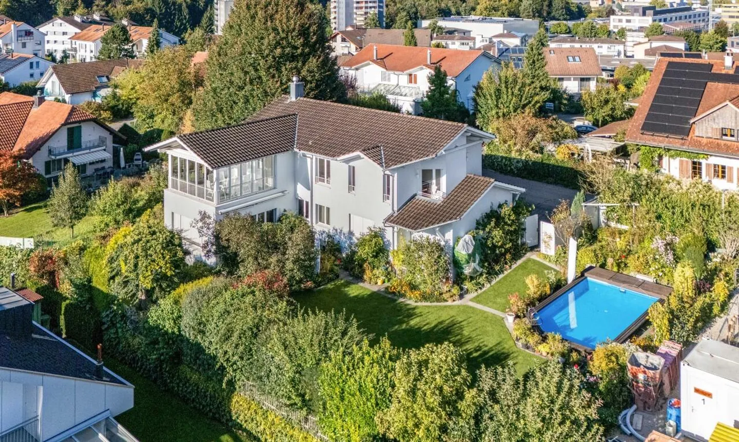 Casa unifamiliare con appartamento separato Sursee - Foto 1 di 13
