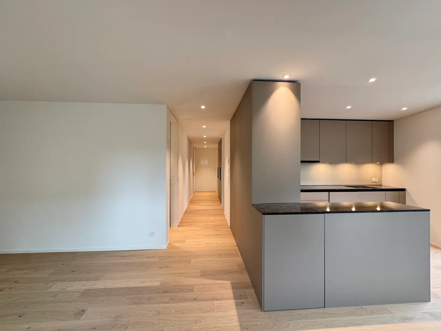 Exclusive 3.5-room apartment with terrace, preferred location - Photo 5 of 10