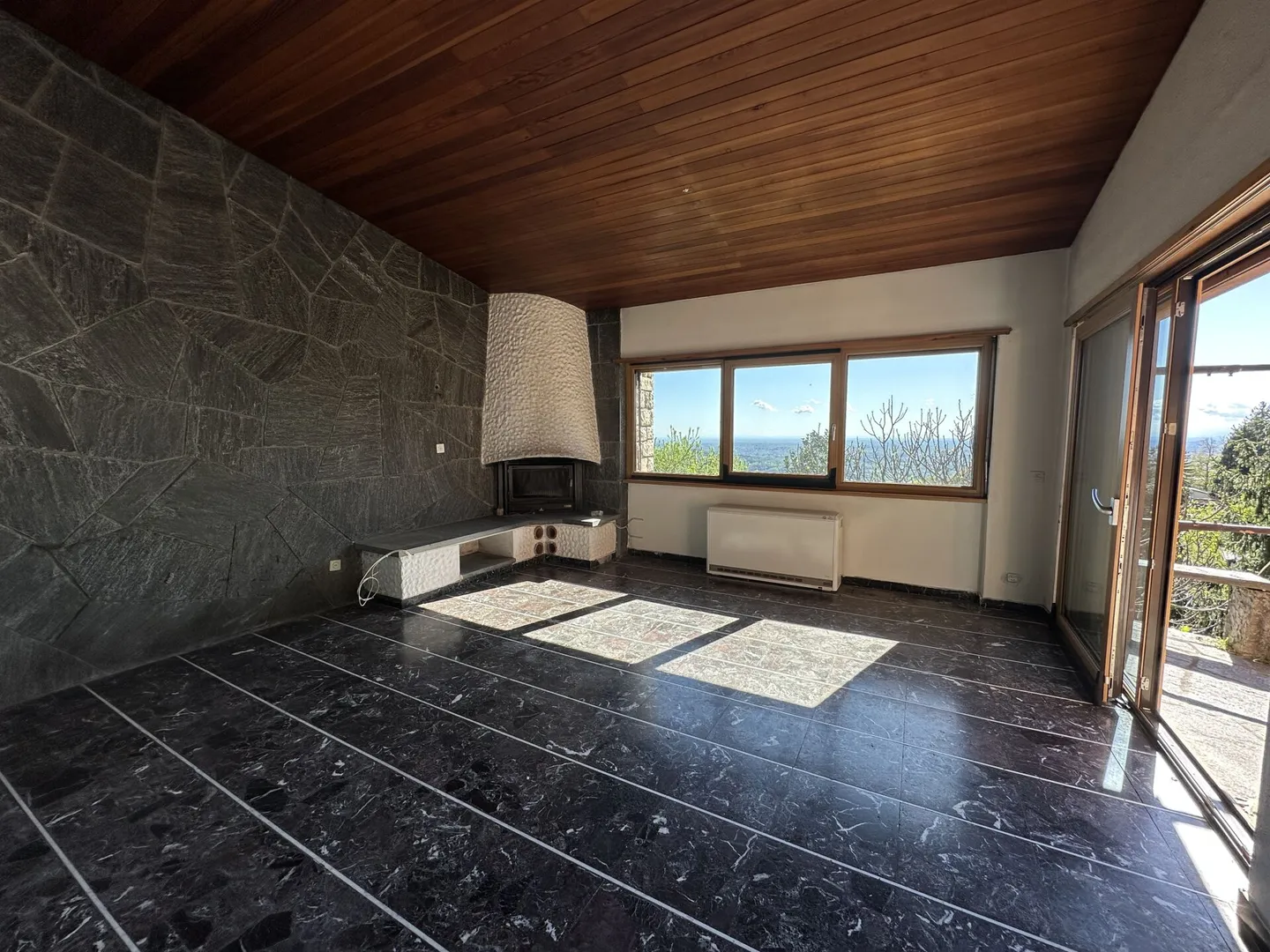 Una casa vacanze unica e un'opportunità: villa panoramica con potenziale infinito - Foto 3 di 11