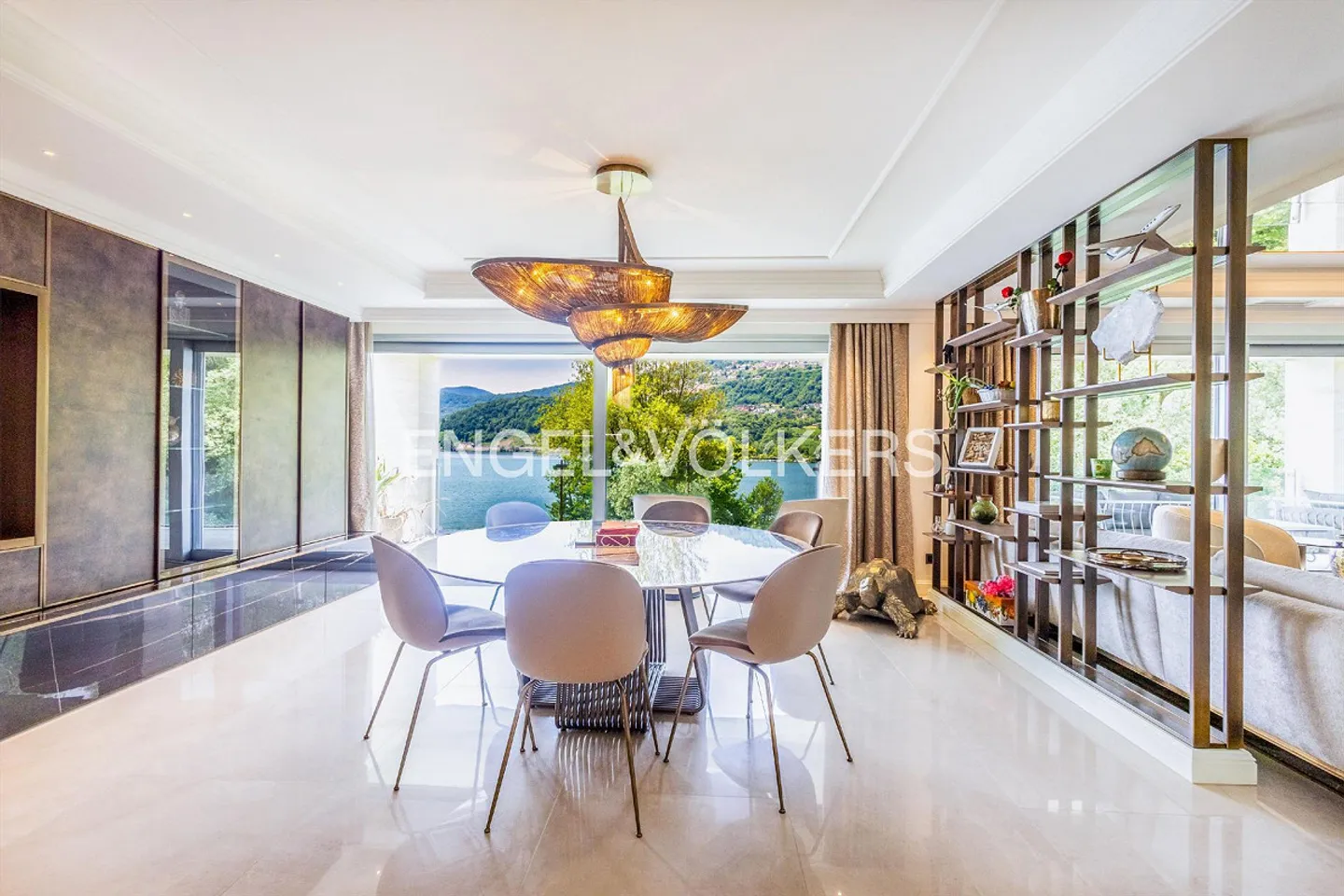 Appartamento attico prestigioso con vista sul lago e terrazza sul tetto - Foto 3 di 15