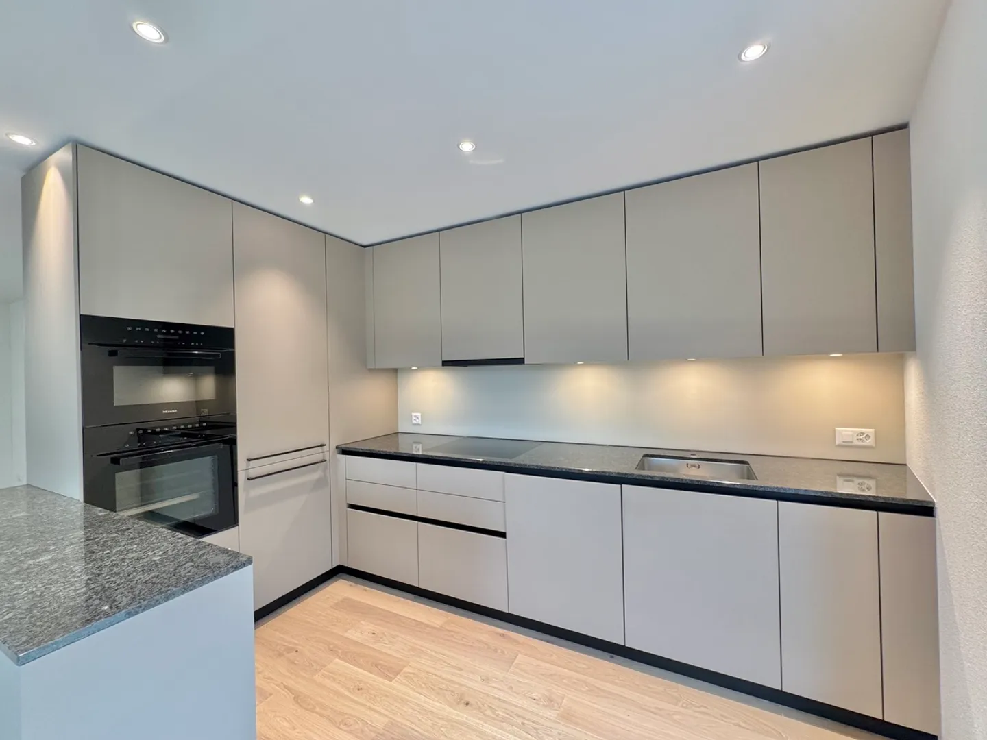 Exclusive 3.5-room apartment with terrace, preferred location - Photo 6 of 10