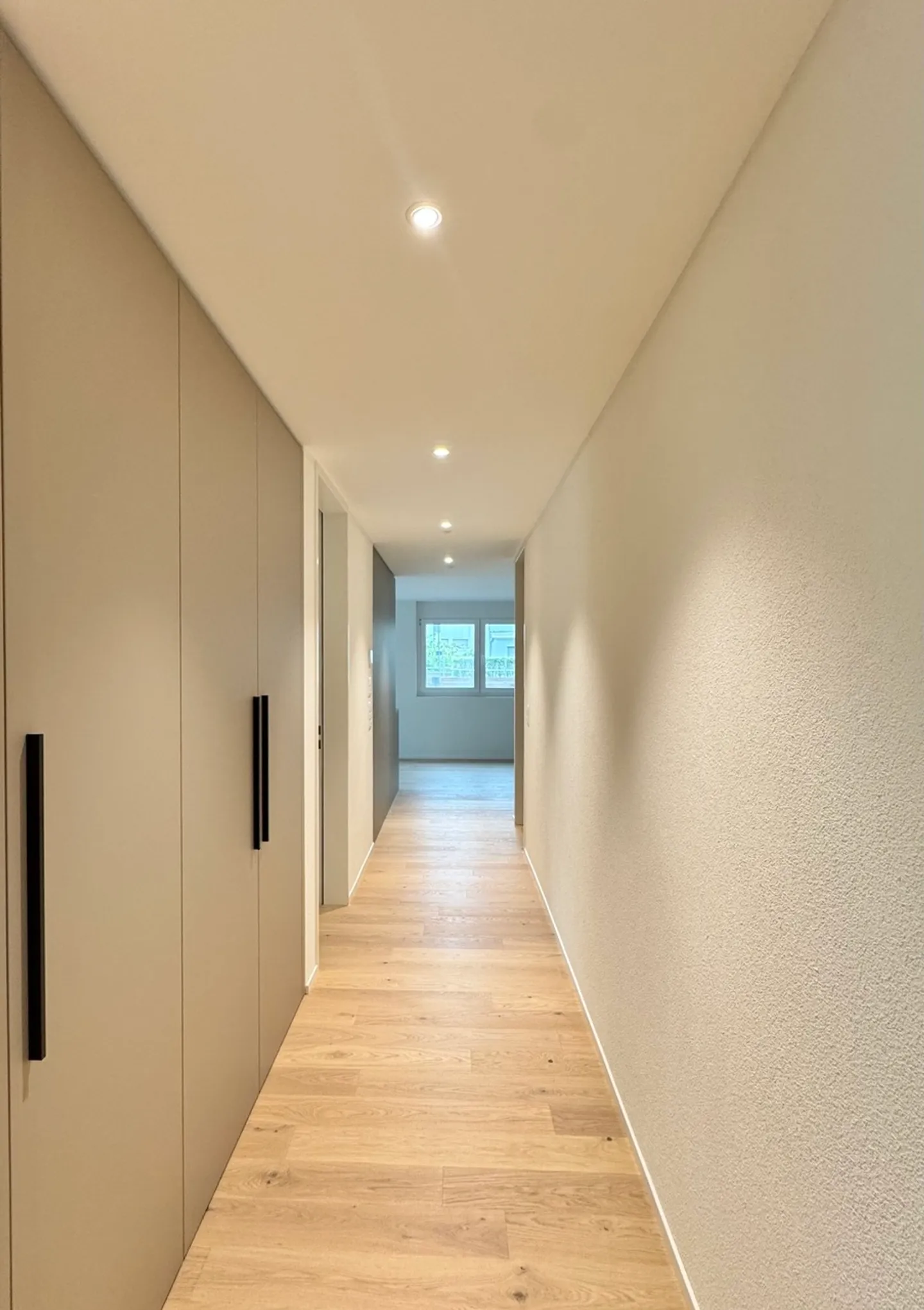 Exclusive 3.5-room apartment with terrace, preferred location - Photo 3 of 10