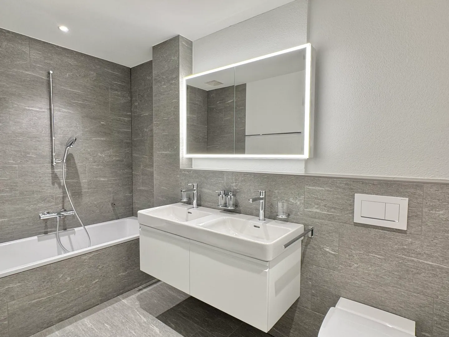 Exclusive 3.5-room apartment with terrace, preferred location - Photo 7 of 10