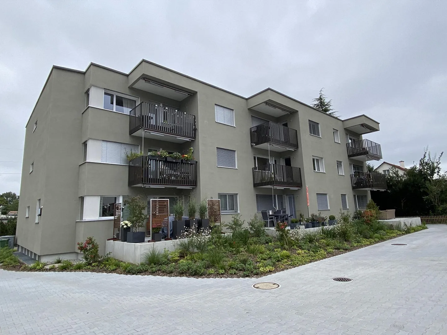 Appartement de jardin moderne de 4,5 pièces dans un quartier résidentiel calme - Photo 1 sur 11