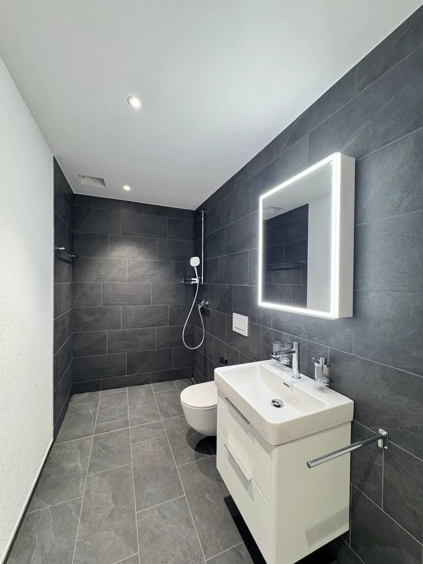 Exclusive 3.5-room apartment with terrace, preferred location - Photo 8 of 10
