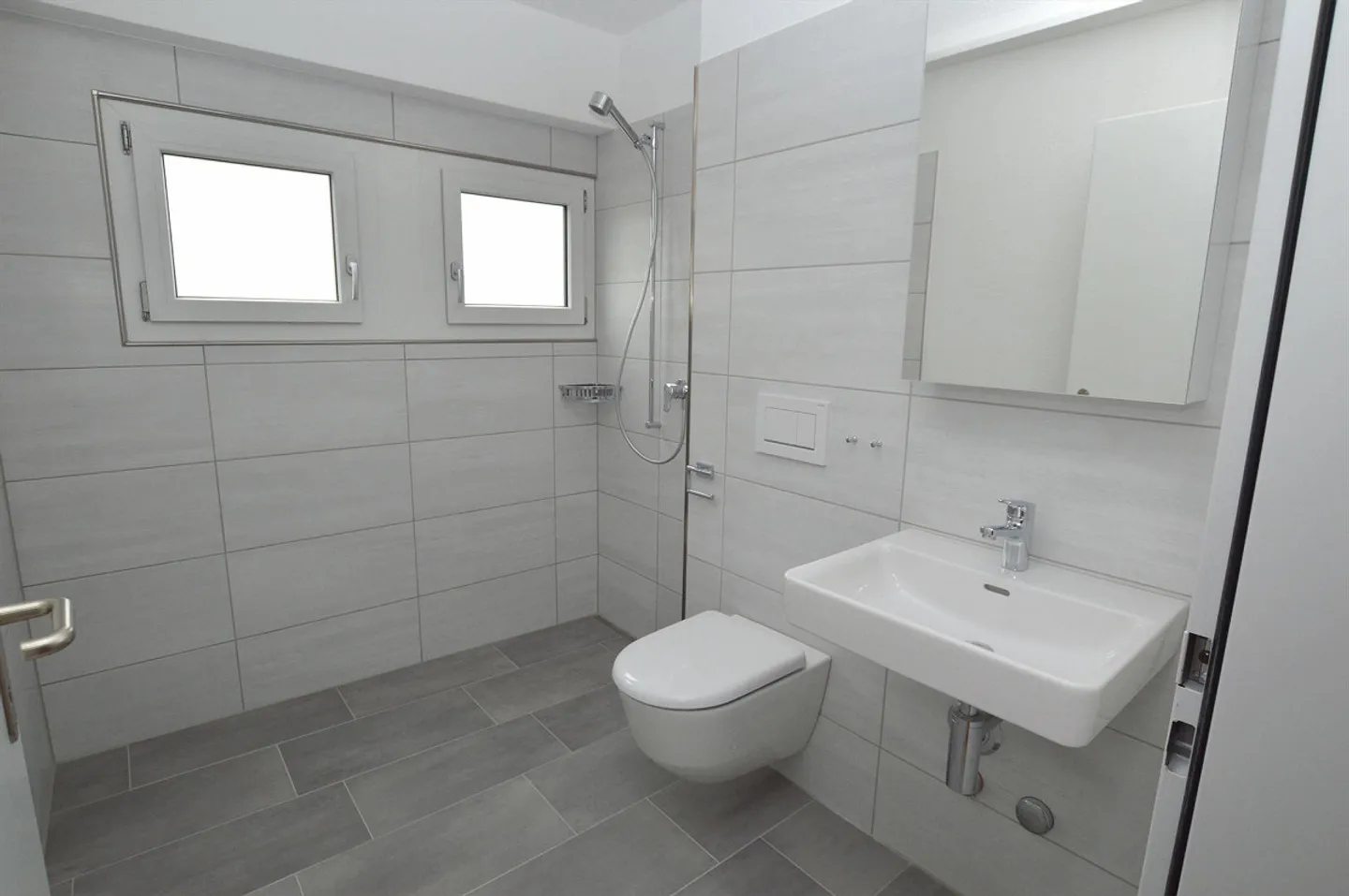 Appartement de jardin moderne de 4,5 pièces dans un quartier résidentiel calme - Photo 5 sur 11
