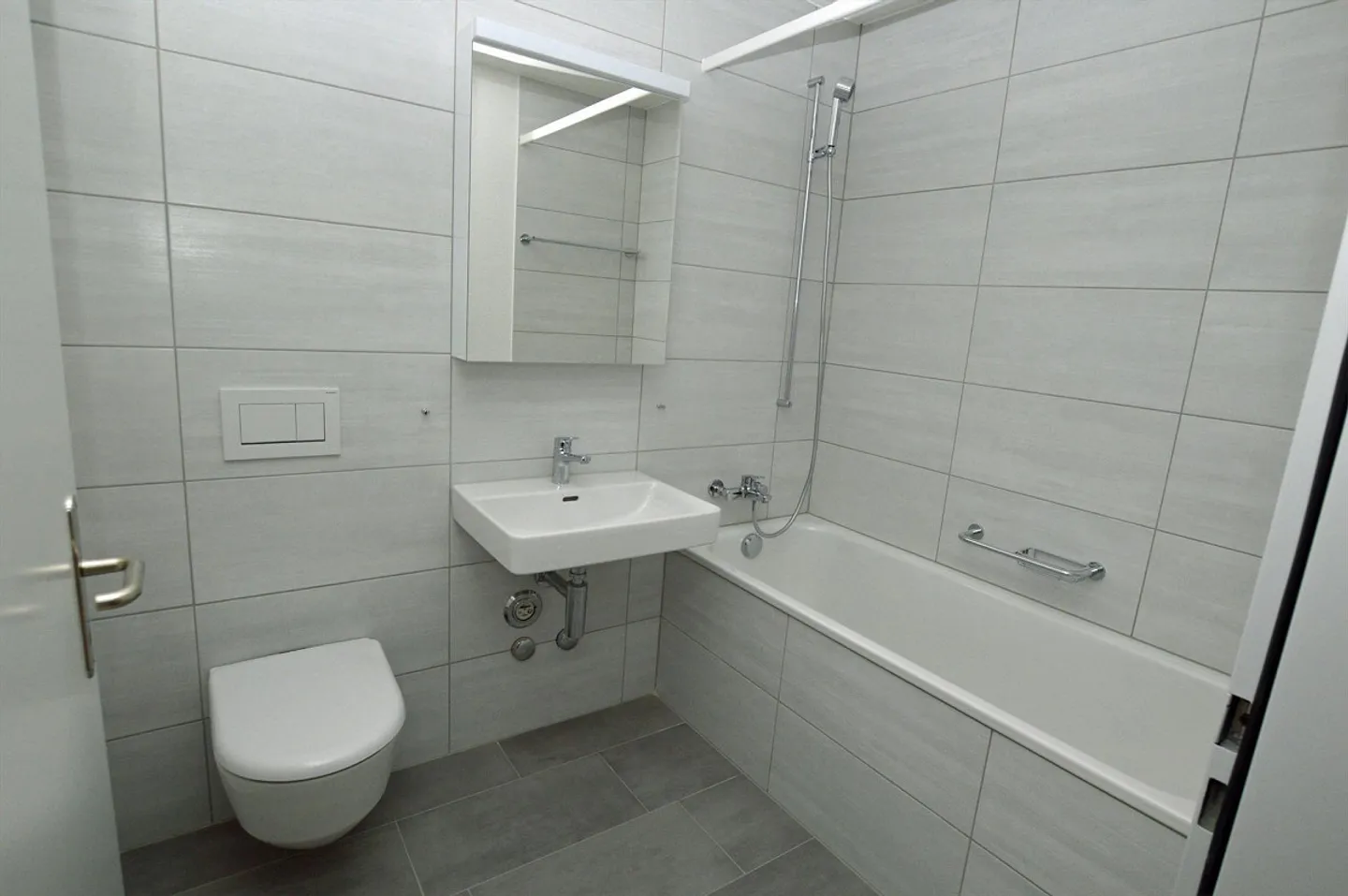 Appartement de jardin moderne de 4,5 pièces dans un quartier résidentiel calme - Photo 4 sur 11