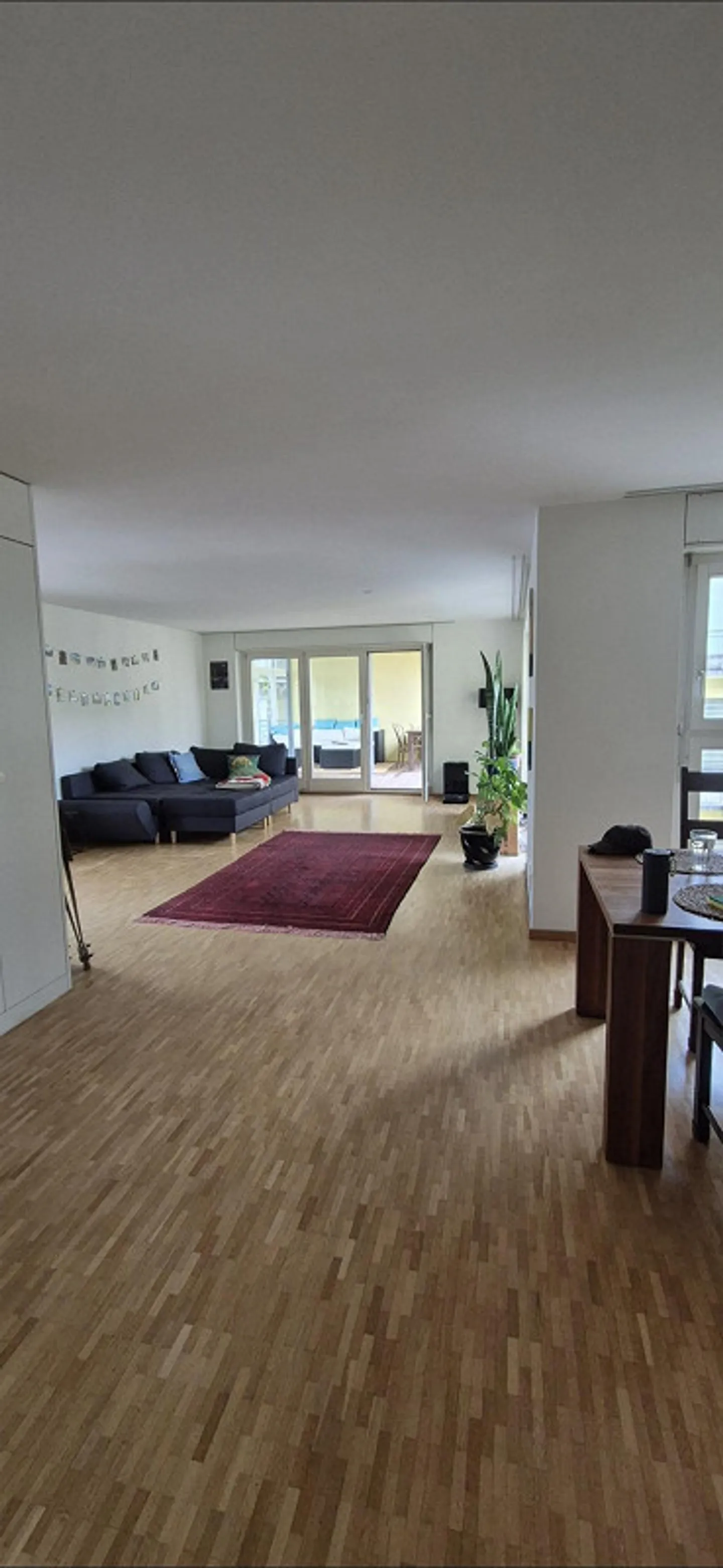 Room in a shared apartment in the city of Lucerne - Photo 1 of 11