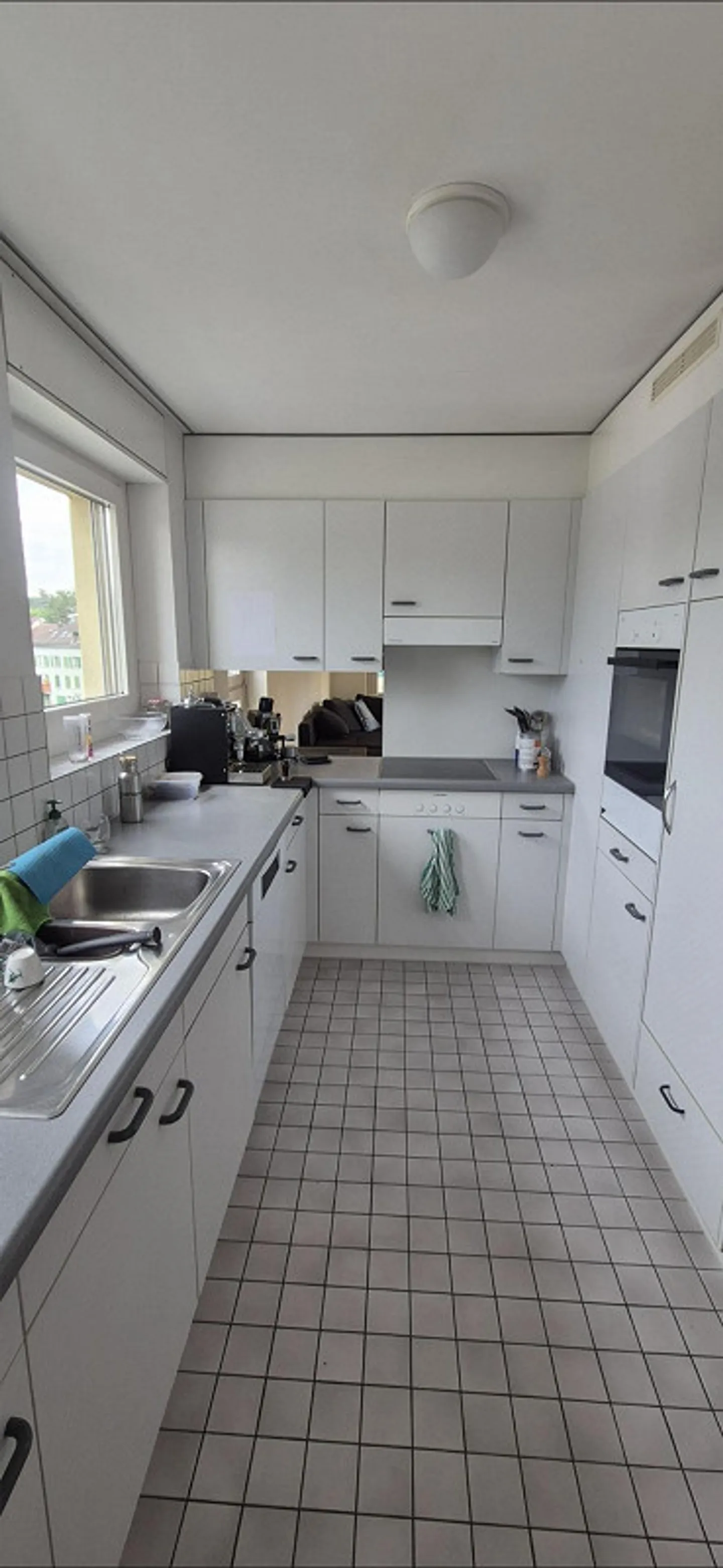 Room in a shared apartment in the city of Lucerne - Photo 6 of 11