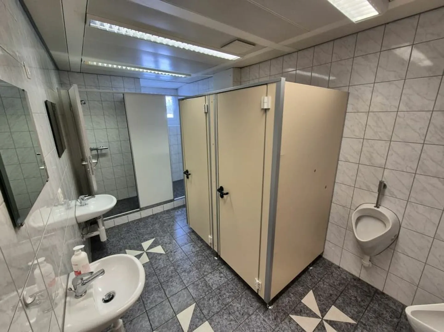 Monte Moro Gruppenhaus mit 93 Betten! Freie Sicht auf die umliegenden Berge. - Foto 8 von 13