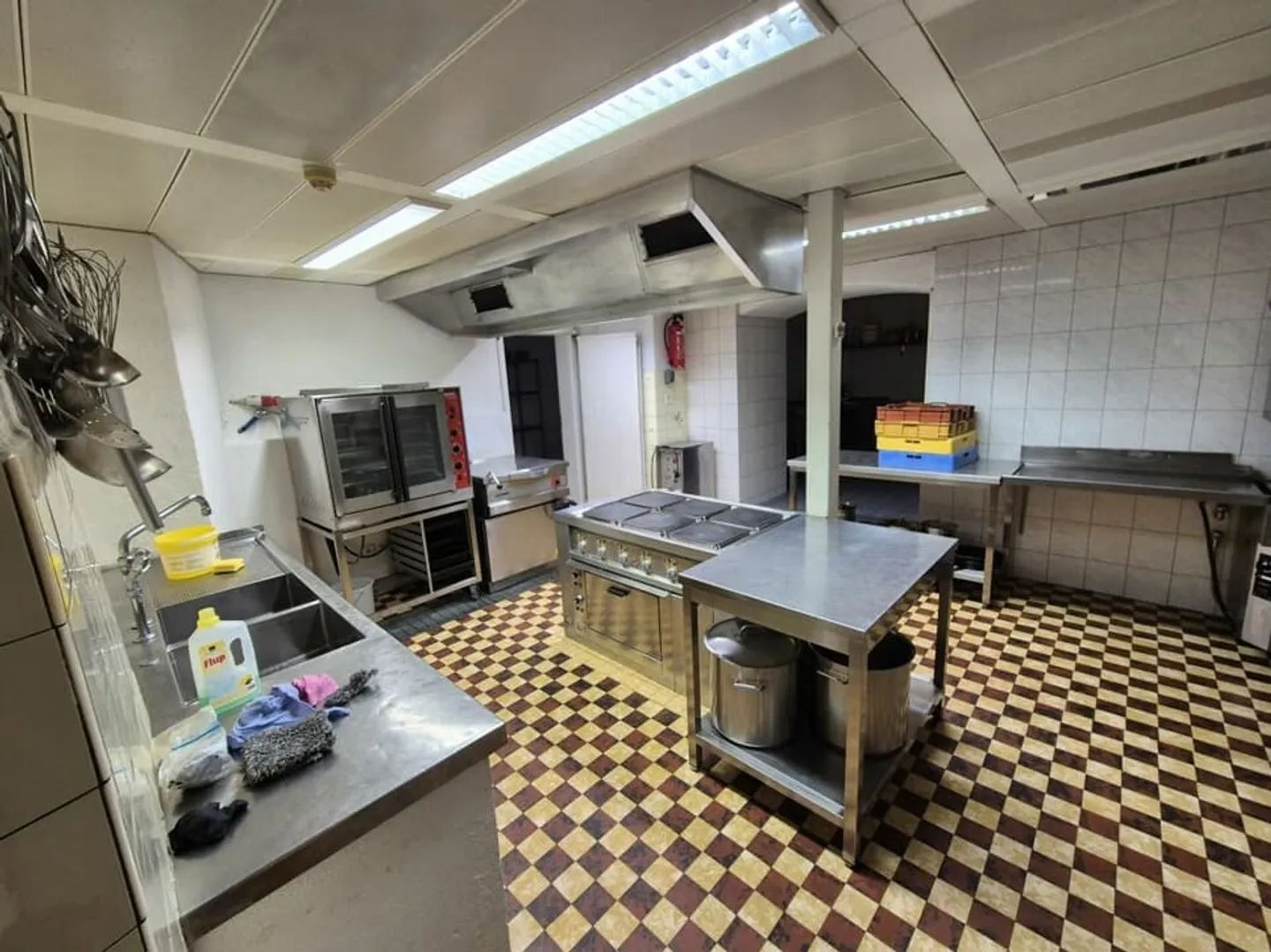 Monte Moro Gruppenhaus mit 93 Betten! Freie Sicht auf die umliegenden Berge. - Foto 9 von 13