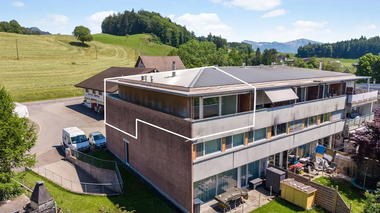 Duplex spacieux de 4,5 pièces avec vue à Eschenbach - Photo 1 sur 13