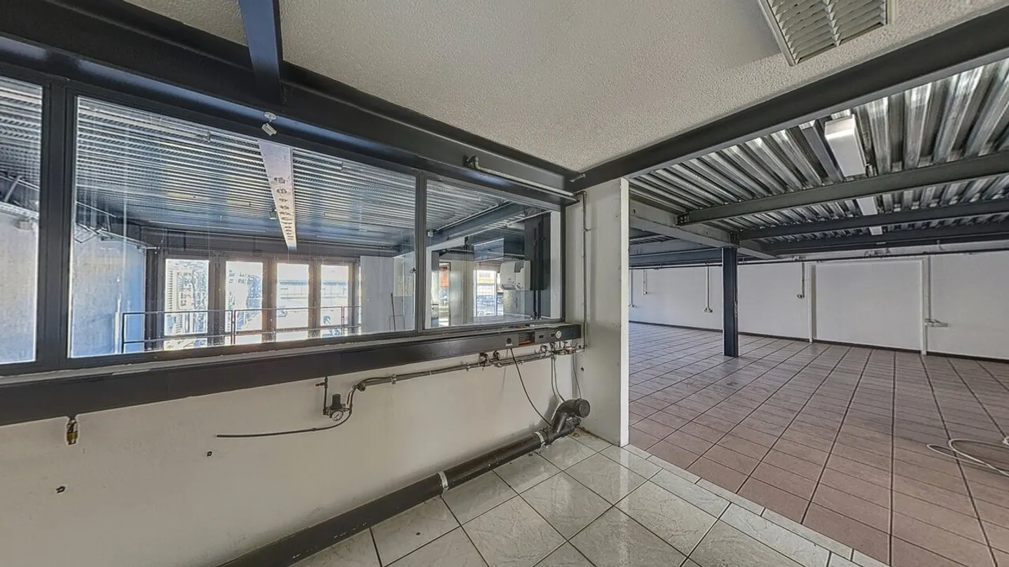 Espace Commercial Polyvalent - Photo 2 sur 8