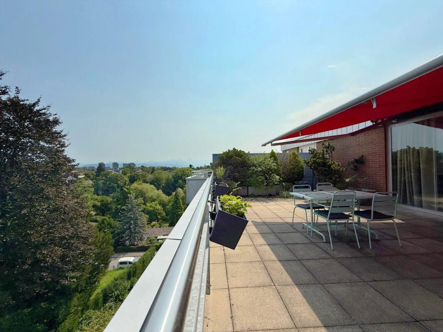 Bellissimo attico con terrazza, vista sulle Alpi e posto auto - Foto 10 di 10