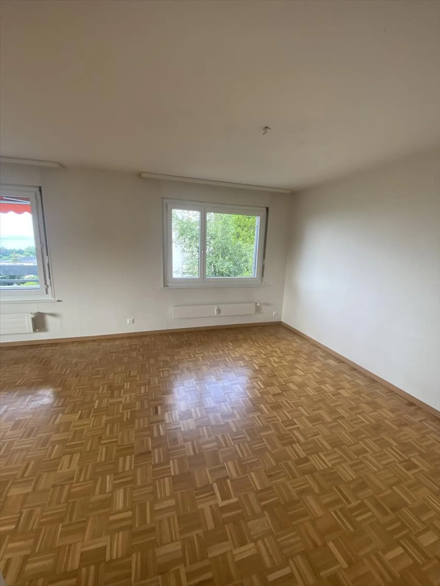 Magnifico appartamento di 5,5 stanze con balcone e vista lago a Hauterive! - Foto 8 di 14