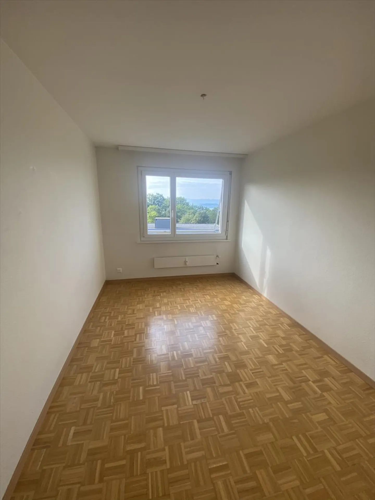 Magnifico appartamento di 5,5 stanze con balcone e vista lago a Hauterive! - Foto 9 di 14