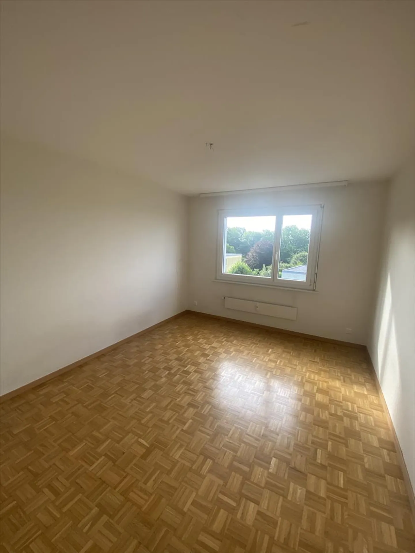 Magnifico appartamento di 5,5 stanze con balcone e vista lago a Hauterive! - Foto 10 di 14