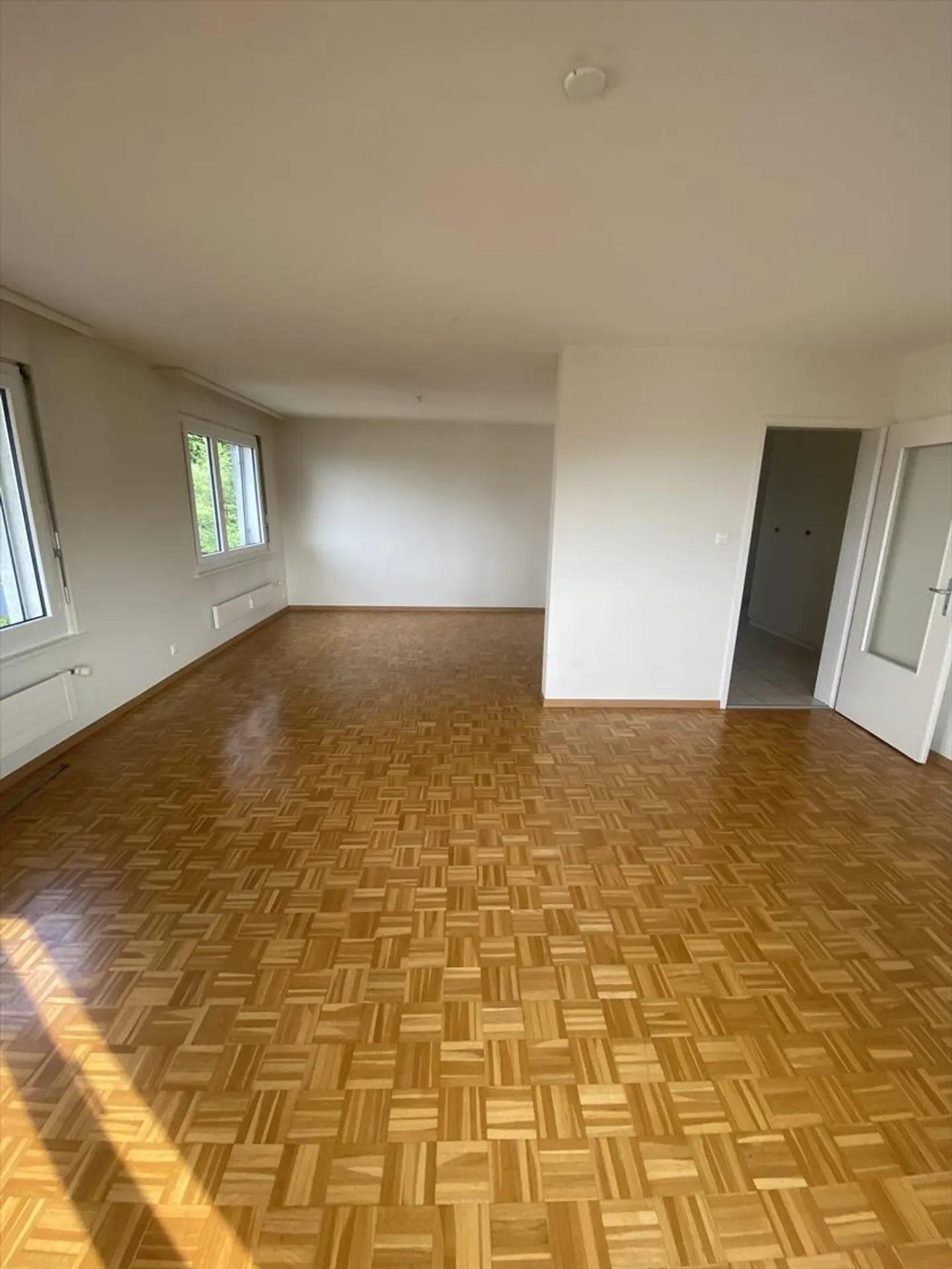 Magnifico appartamento di 5,5 stanze con balcone e vista lago a Hauterive! - Foto 5 di 14