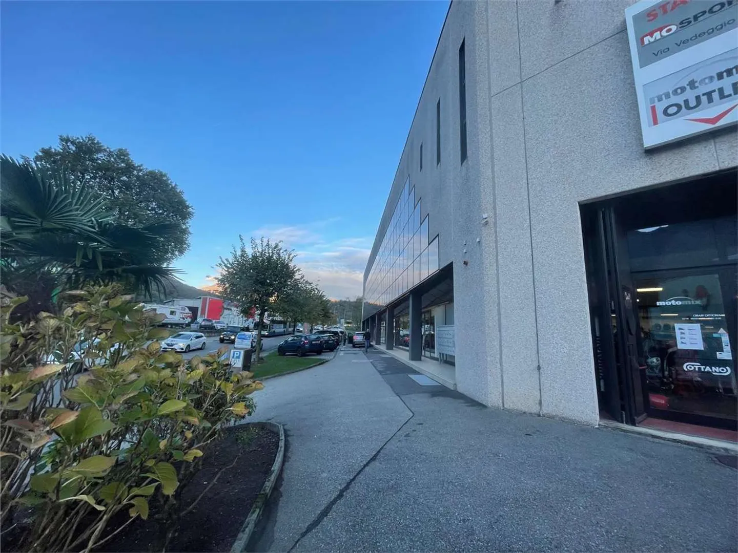 Rental Property Outlet Manno - Photo 2 of 3