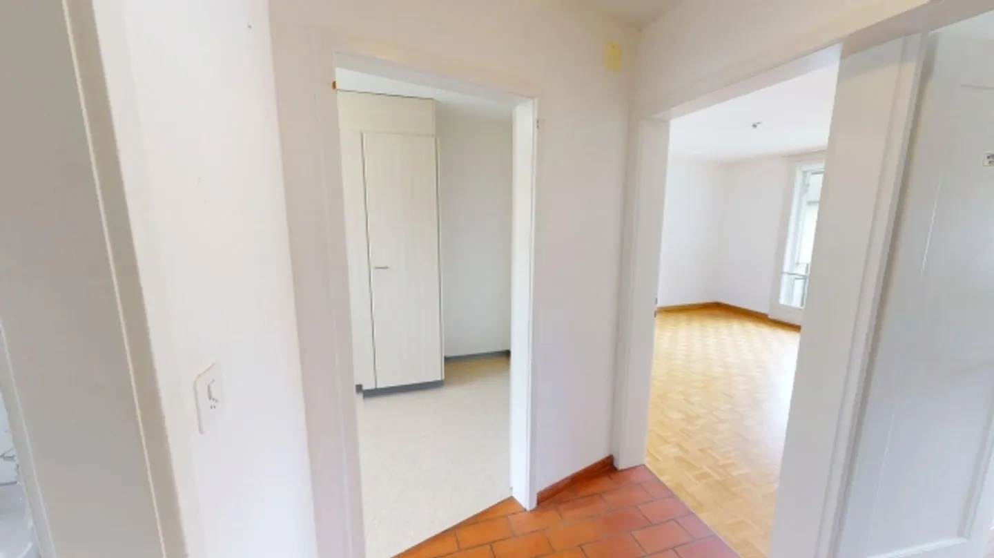 Appartement lumineux de 4 pièces à louer temporairement à Zürich-Oerlikon (jusqu'au 31.03.2027) - Photo 3 sur 10