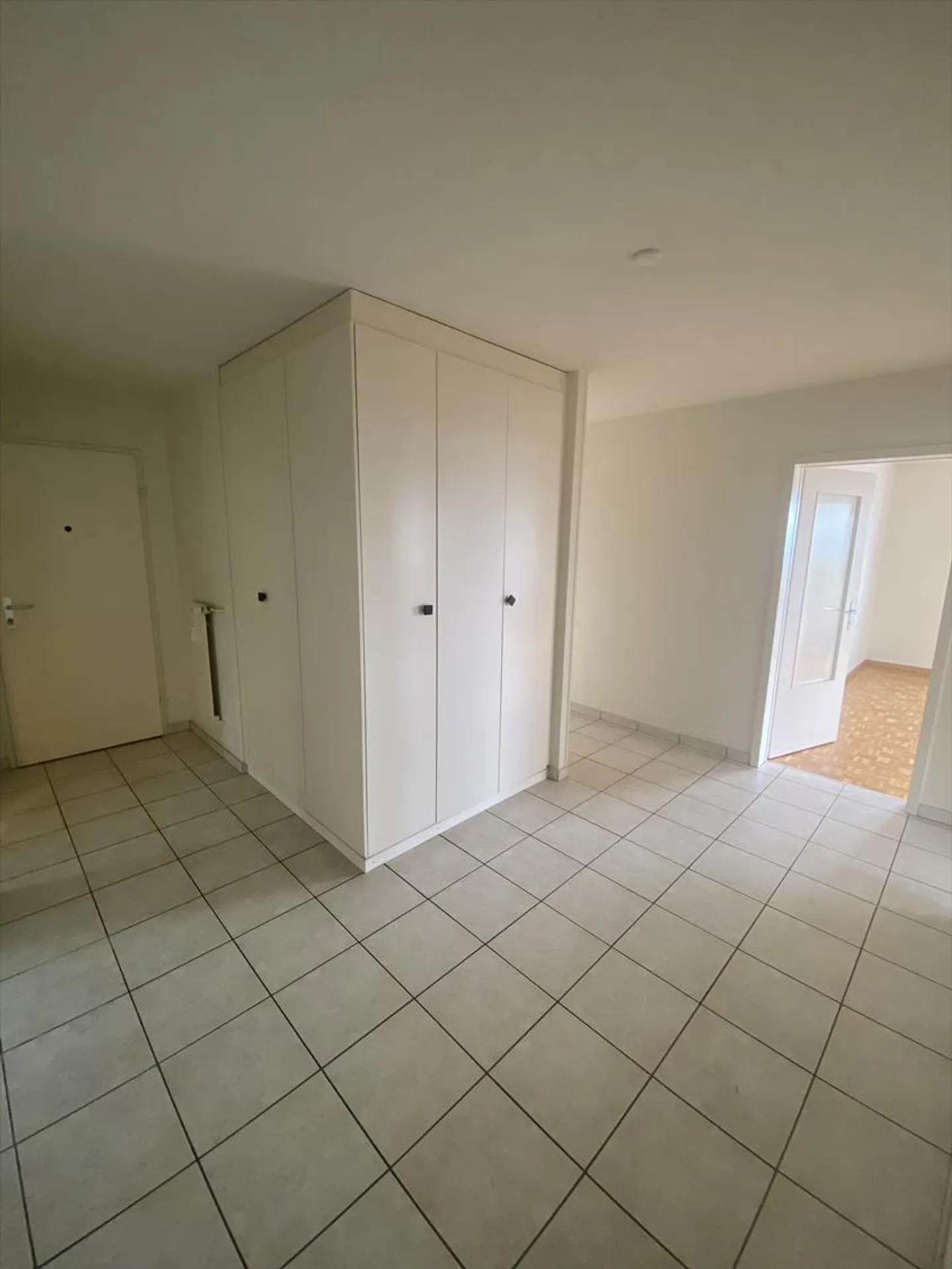 Magnifico appartamento di 5,5 stanze con balcone e vista lago a Hauterive! - Foto 13 di 14