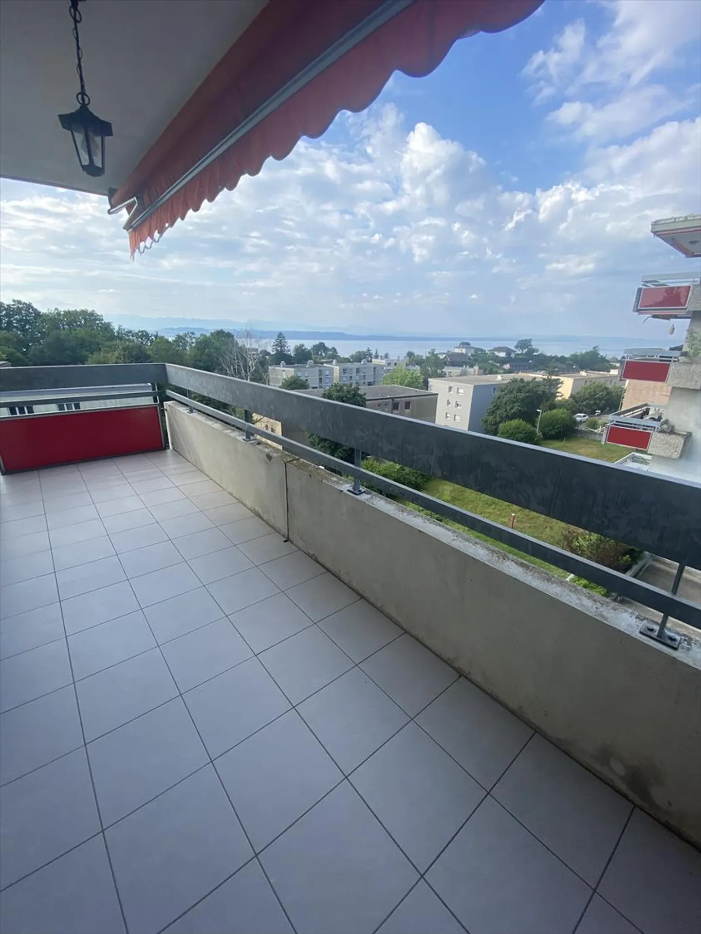 Magnifico appartamento di 5,5 stanze con balcone e vista lago a Hauterive! - Foto 14 di 14