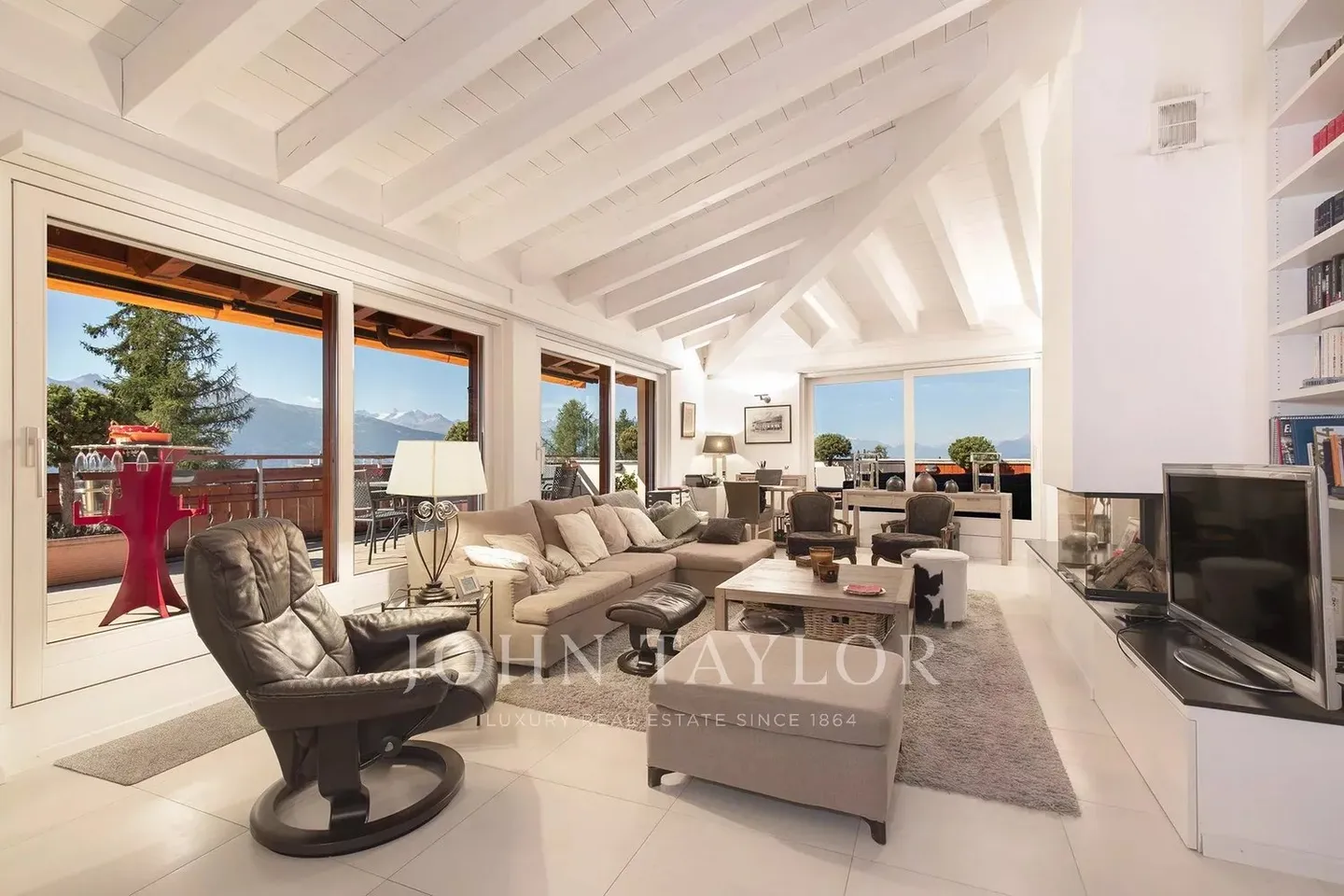 Seltenes und prächtiges Dachgeschoß-Duplex in der Innenstadt von Crans-Montana - Foto 1 von 11