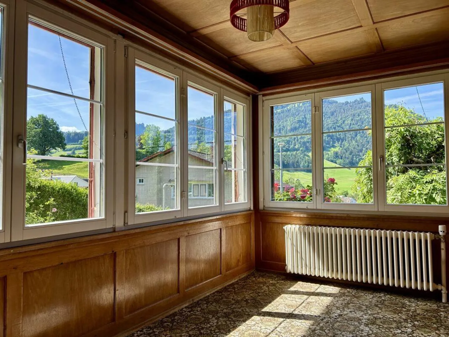 Chalet en bois charmant avec jardin et vue dégagée - Photo 3 sur 18
