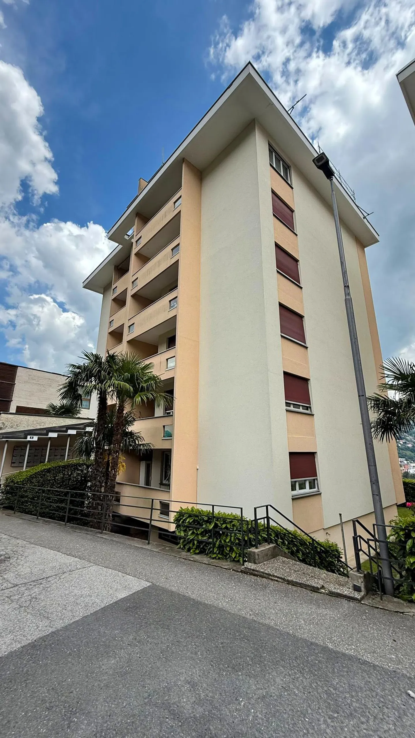 Elegante Appartamento di 3.5 Locali con Vista Panoramica a Massagno - Foto 1 di 13