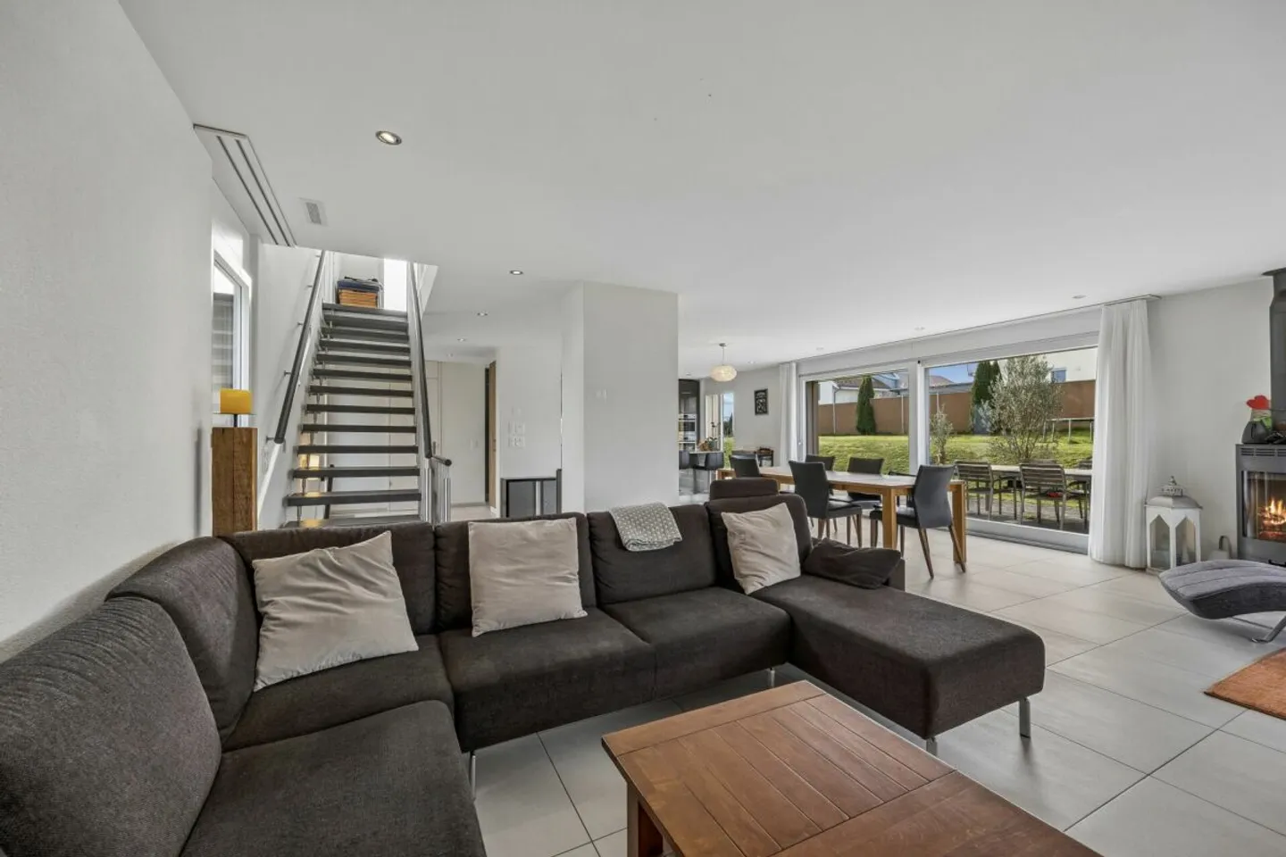 Elegante casa unifamiliare con giardino paradisiaco e vista - Foto 5 di 13
