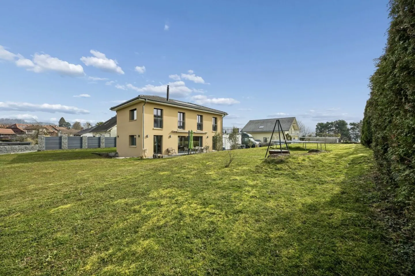 Elegante casa unifamiliare con giardino paradisiaco e vista - Foto 11 di 13