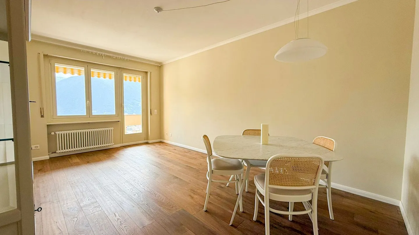 Elegante Appartamento di 3.5 Locali con Vista Panoramica a Massagno - Foto 2 di 13