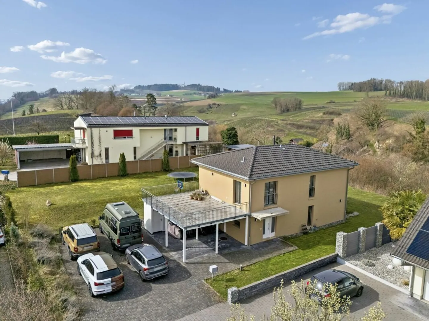 Elegante casa unifamiliare con giardino paradisiaco e vista - Foto 12 di 13