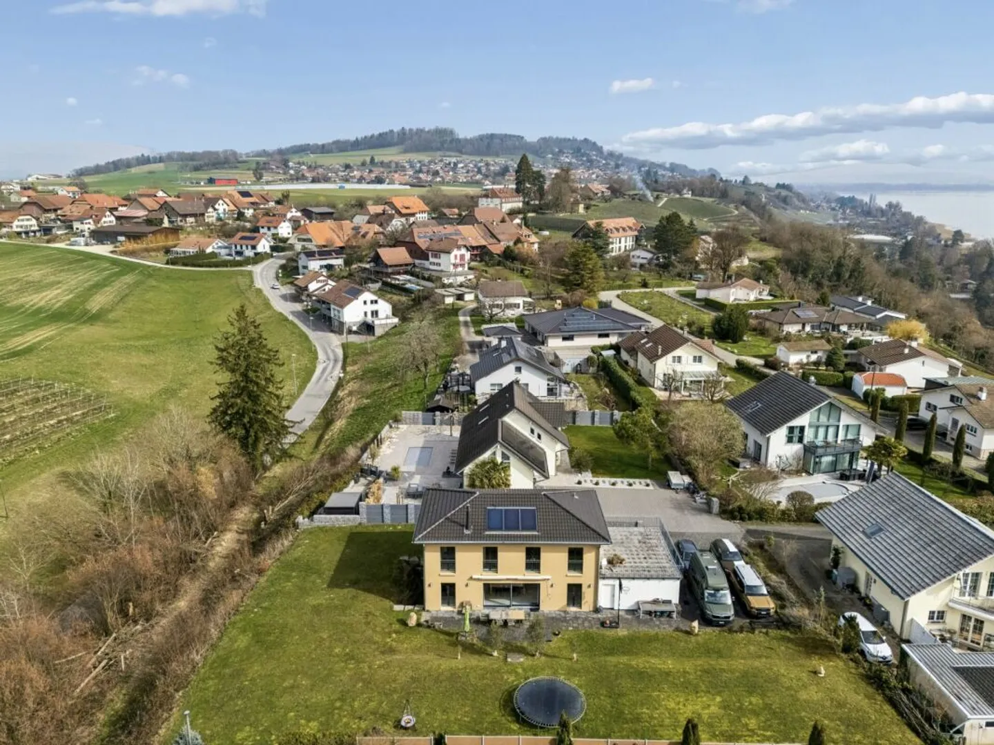 Elegante casa unifamiliare con giardino paradisiaco e vista - Foto 13 di 13