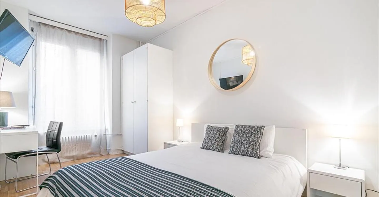 Modern Studio Near Lausanne Station - Photo 2 of 10