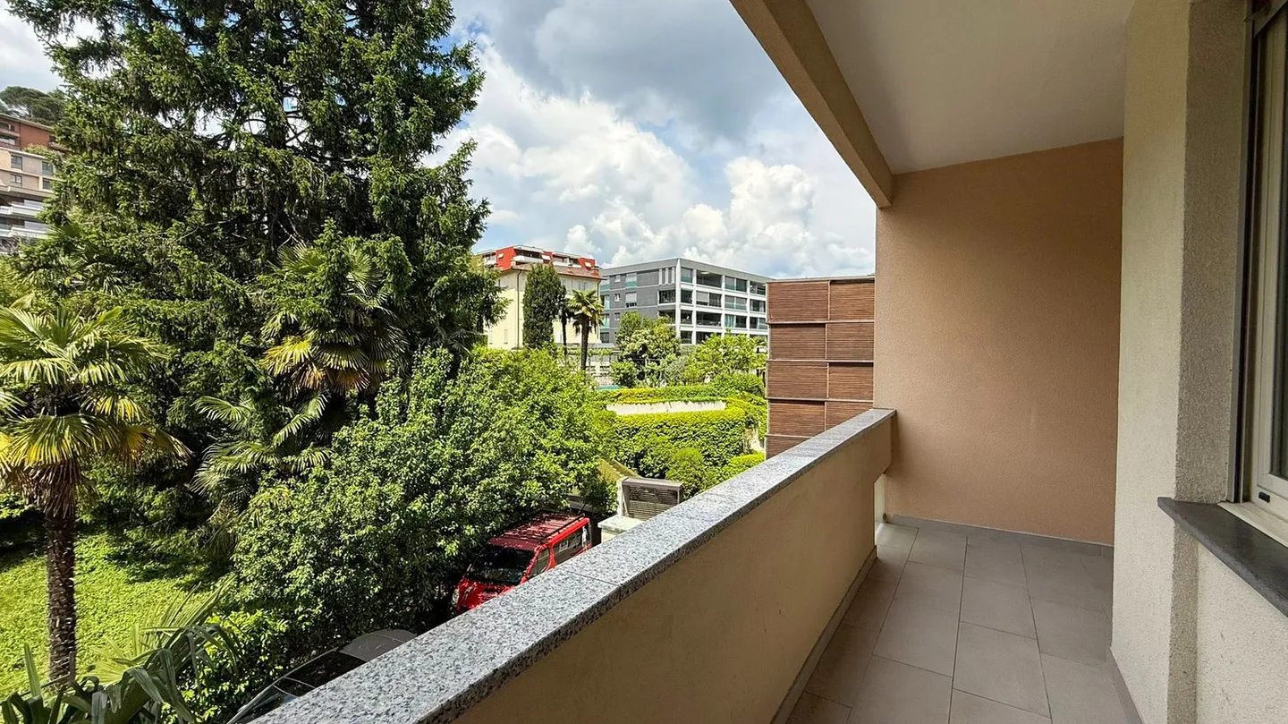 Elegante Appartamento di 3.5 Locali con Vista Panoramica a Massagno - Foto 6 di 13