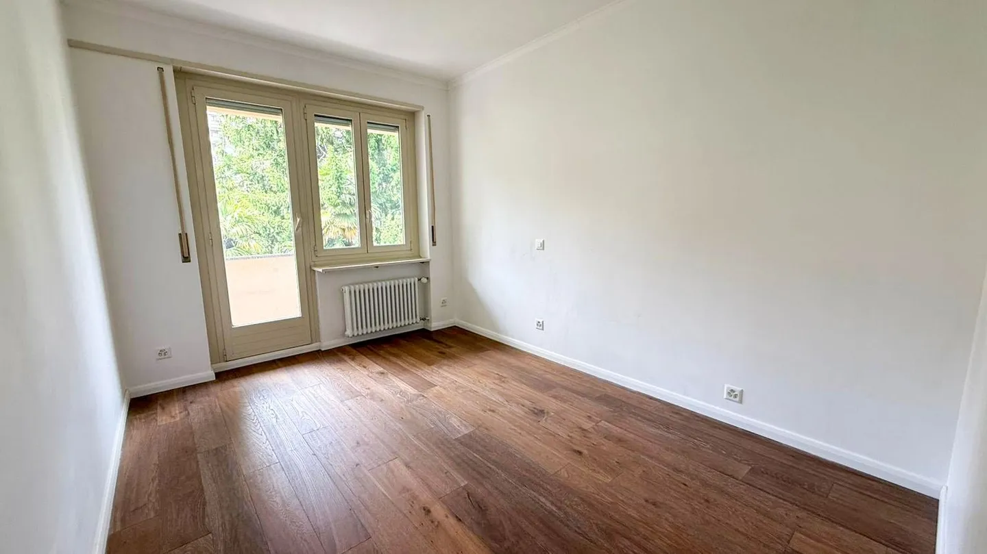 Elegante Appartamento di 3.5 Locali con Vista Panoramica a Massagno - Foto 11 di 13