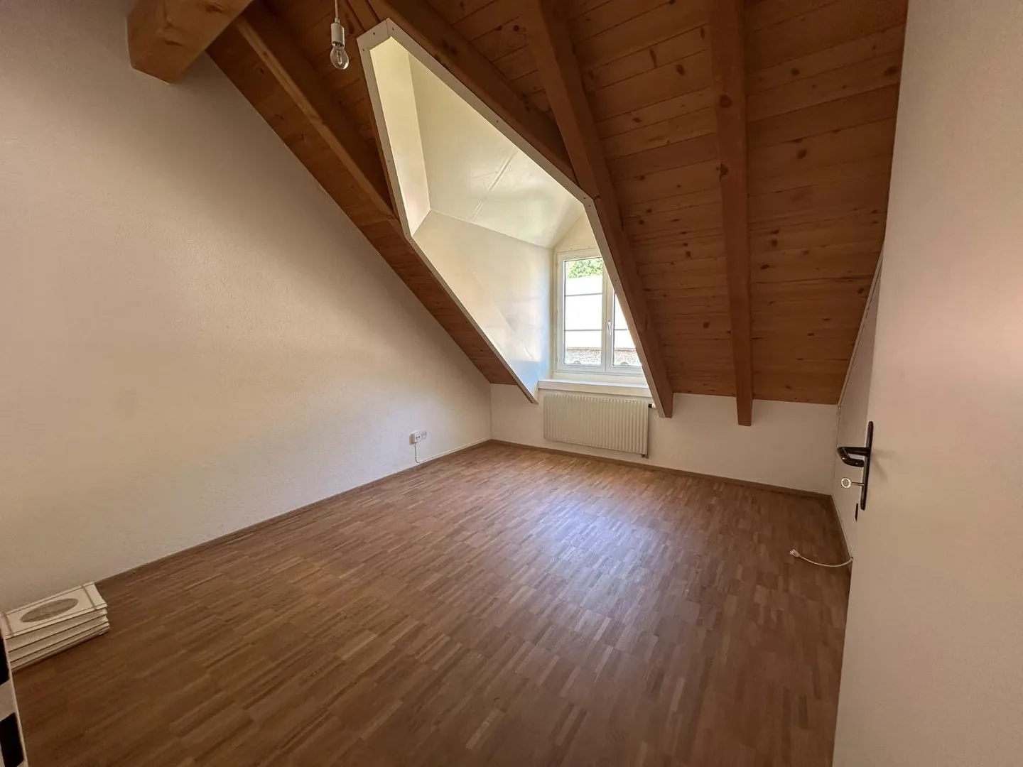 Ampio appartamento di 5,5 locali con terrazza a Saint-Imier - Foto 1 di 17