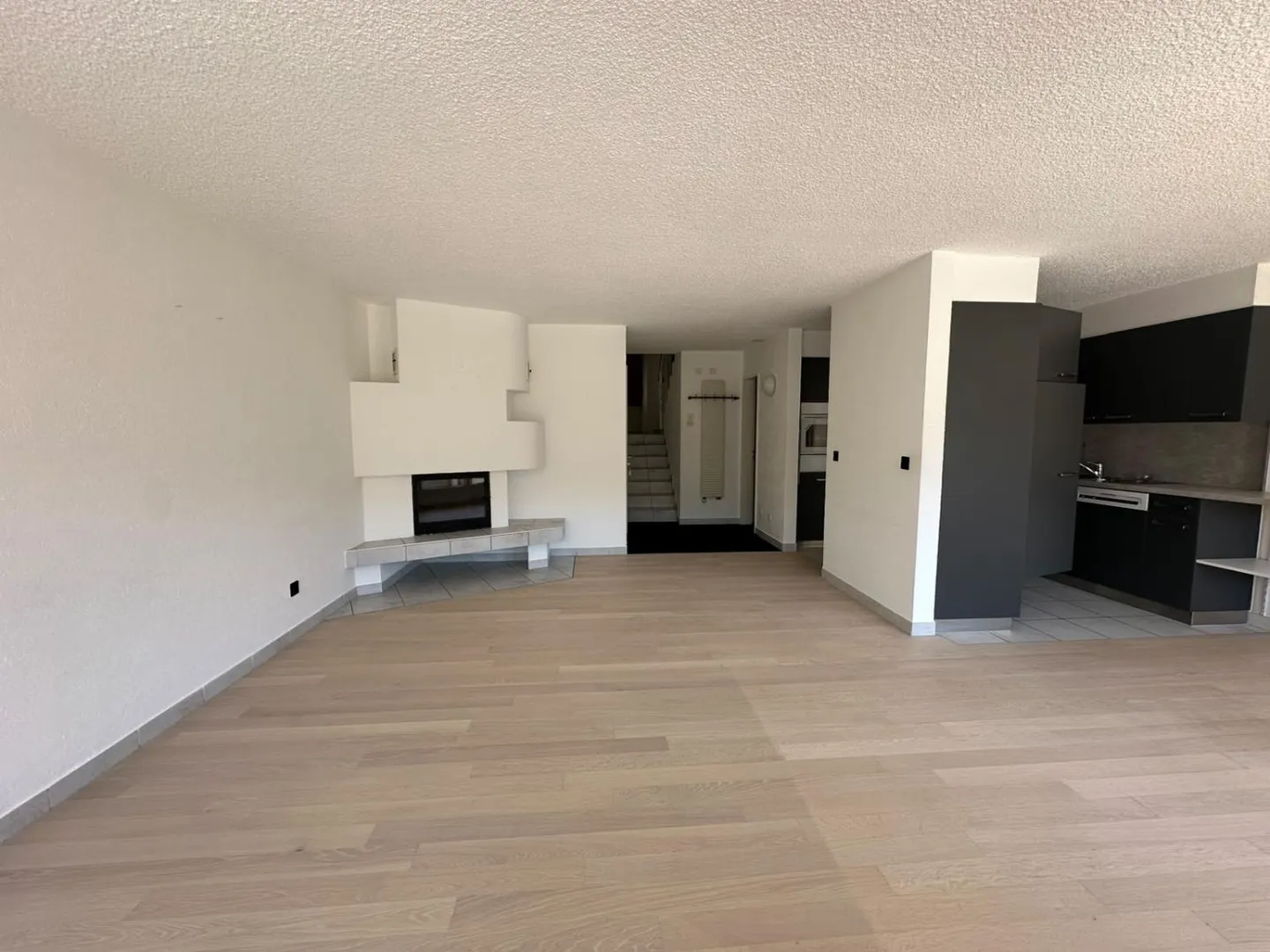 Ampio appartamento di 5,5 locali con terrazza a Saint-Imier - Foto 10 di 17