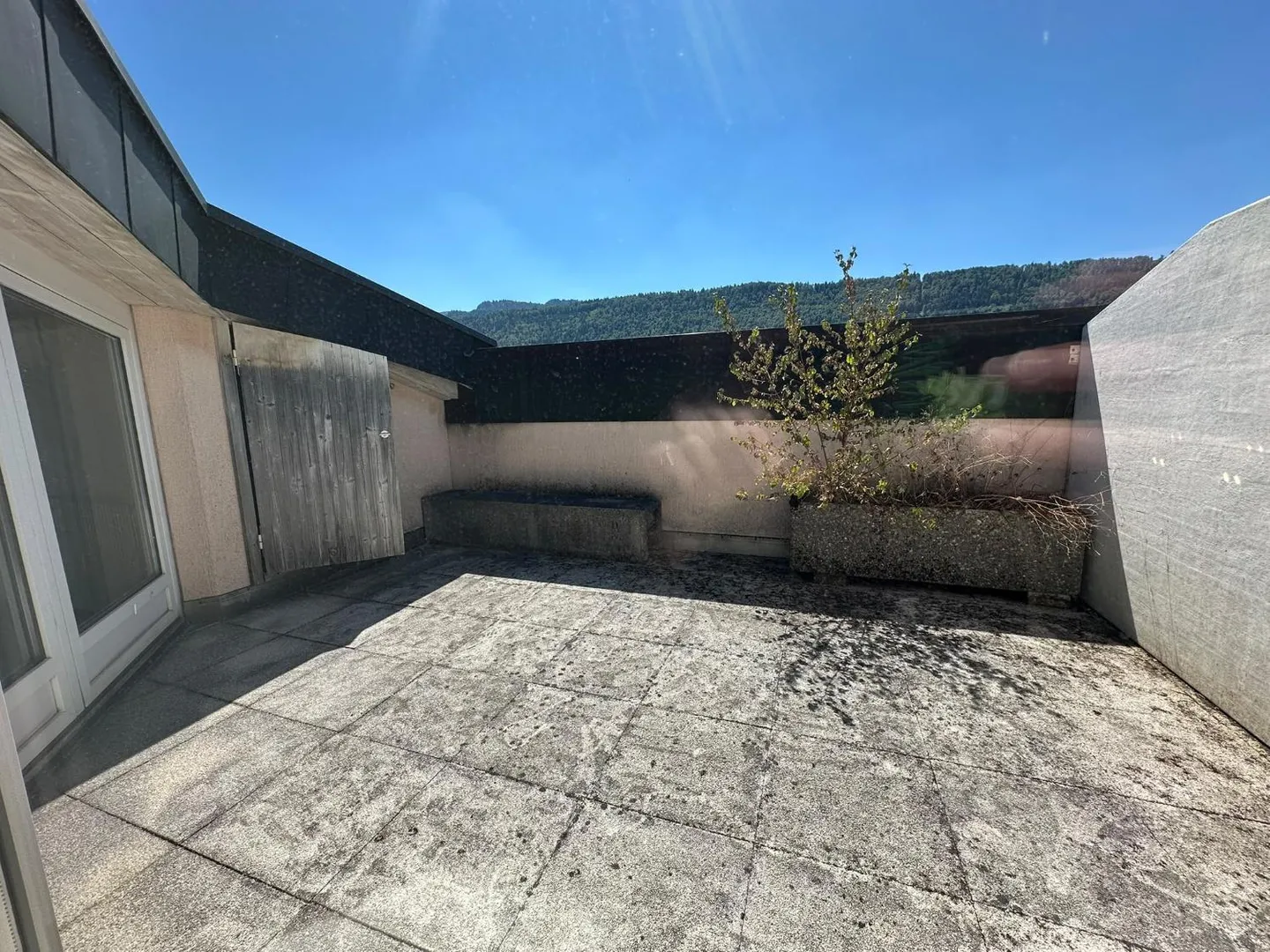 Ampio appartamento di 5,5 locali con terrazza a Saint-Imier - Foto 14 di 17