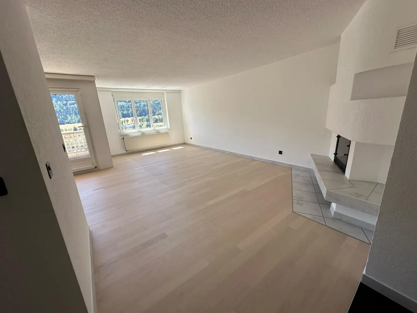 Ampio appartamento di 5,5 locali con terrazza a Saint-Imier - Foto 9 di 17