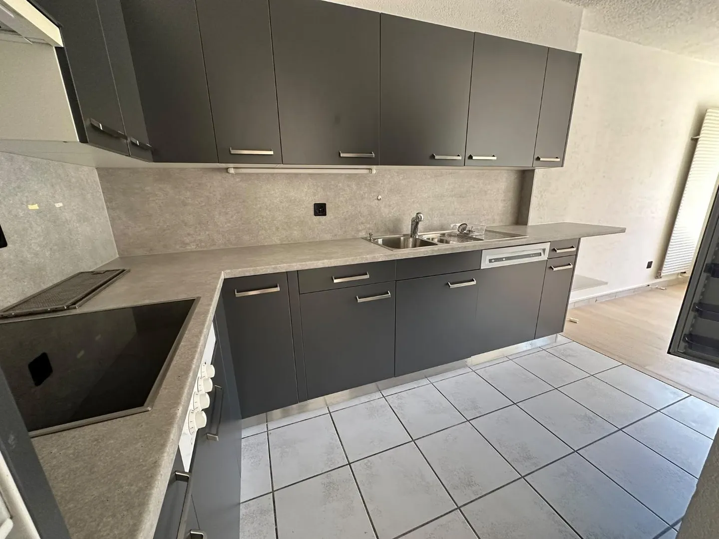 Ampio appartamento di 5,5 locali con terrazza a Saint-Imier - Foto 16 di 17