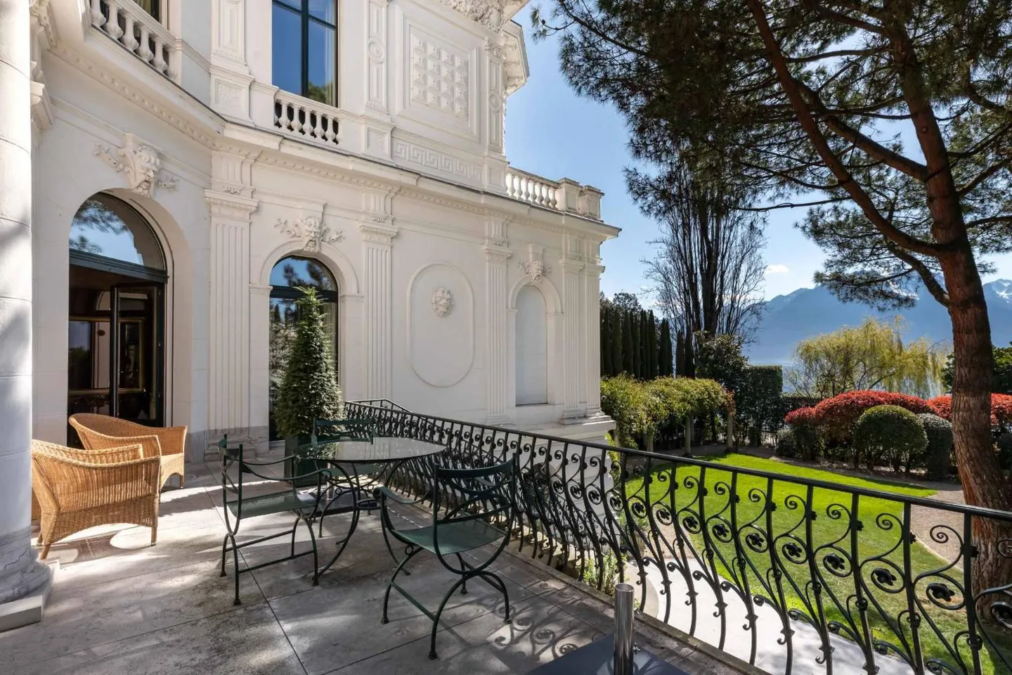 Historic Villa with Lake Views - Photo 11 of 13