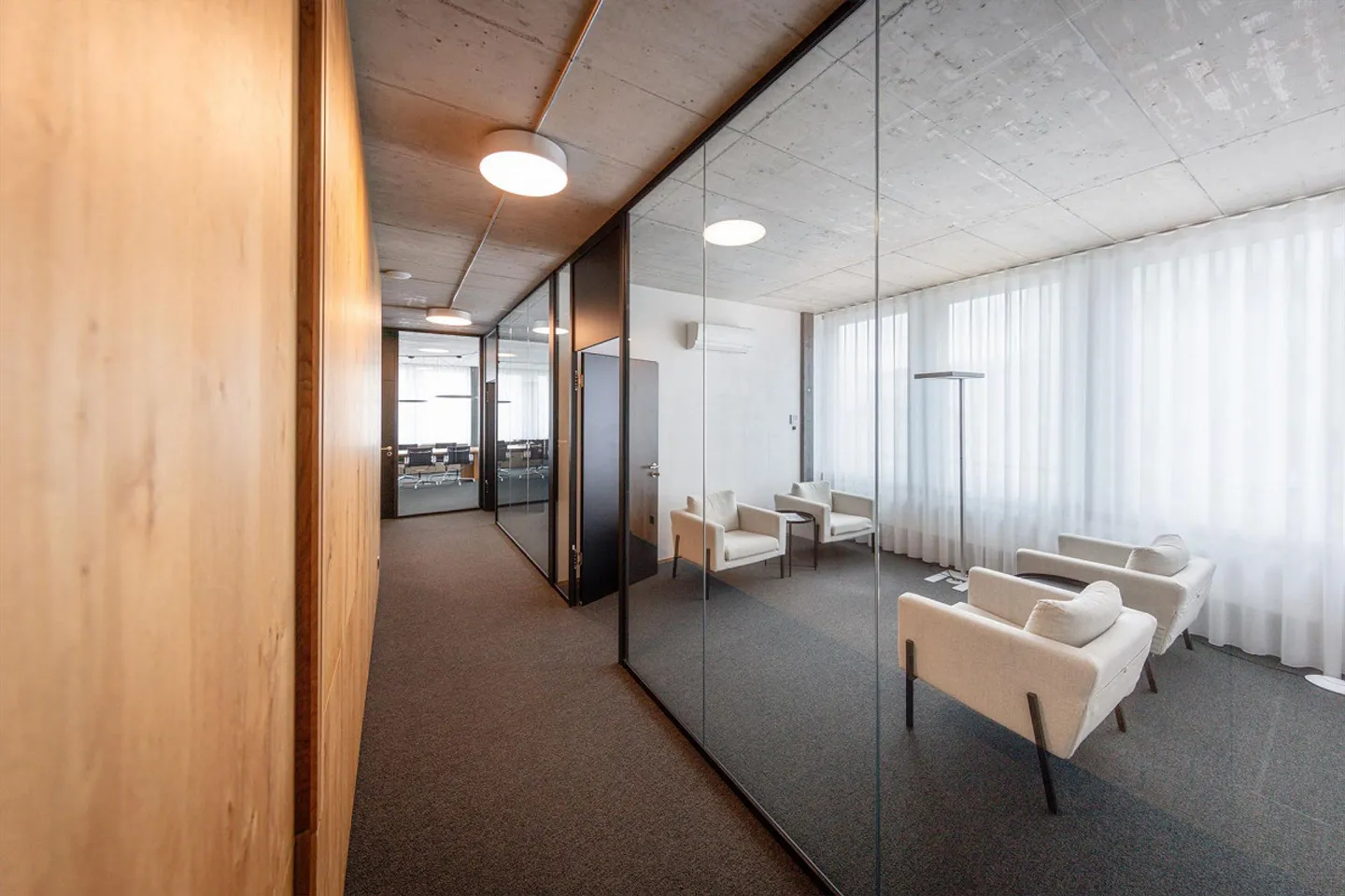 Representative, largely developed office space on the 1st floor - Photo 3 of 7