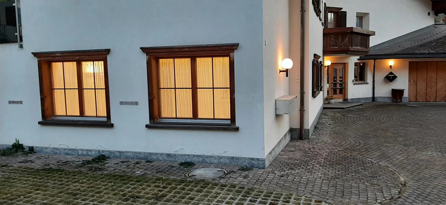 Spacious, elegant practice in well-maintained property - Photo 10 of 12