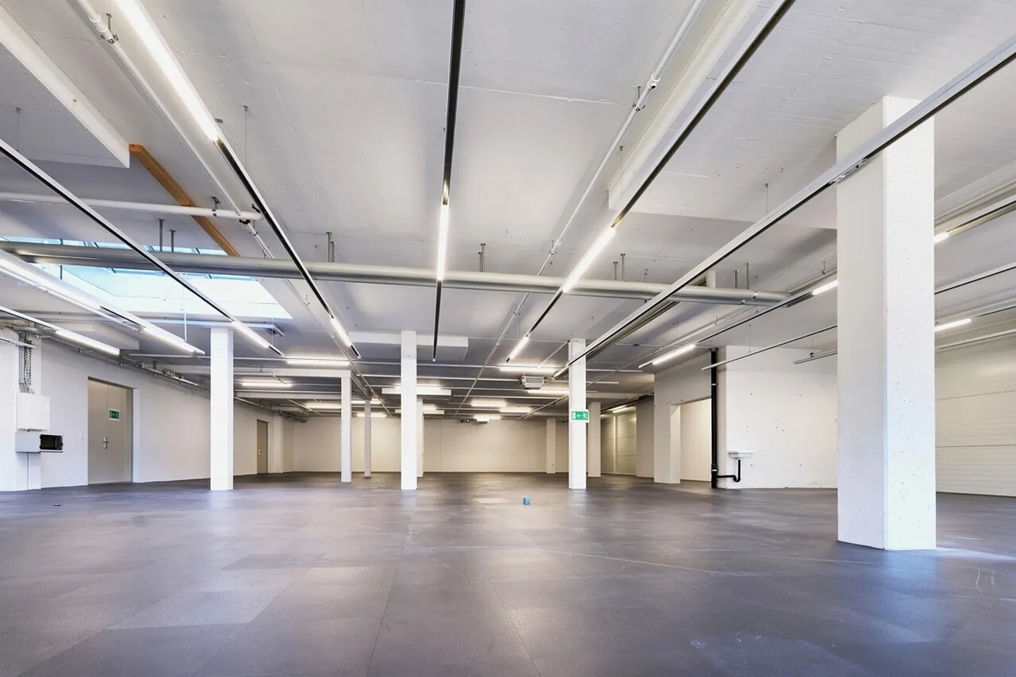 Servizio/Produzione con vista sul Castello di Thun / NESSUN CENTRO FITNESS - Foto 8 di 13