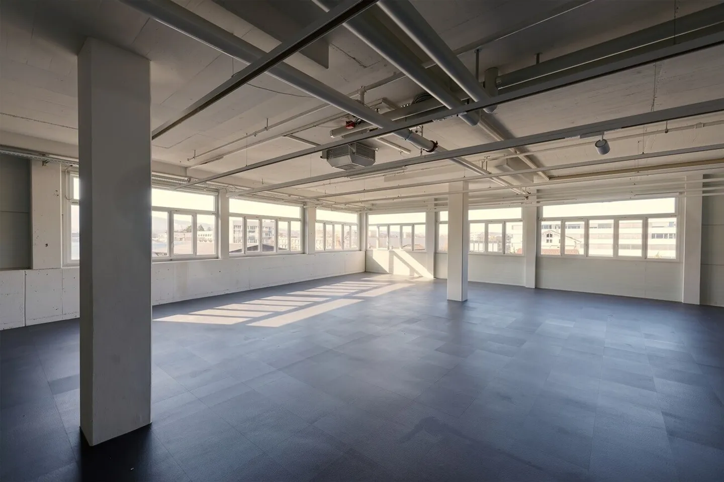 Servizio/Produzione con vista sul Castello di Thun / NESSUN CENTRO FITNESS - Foto 10 di 13