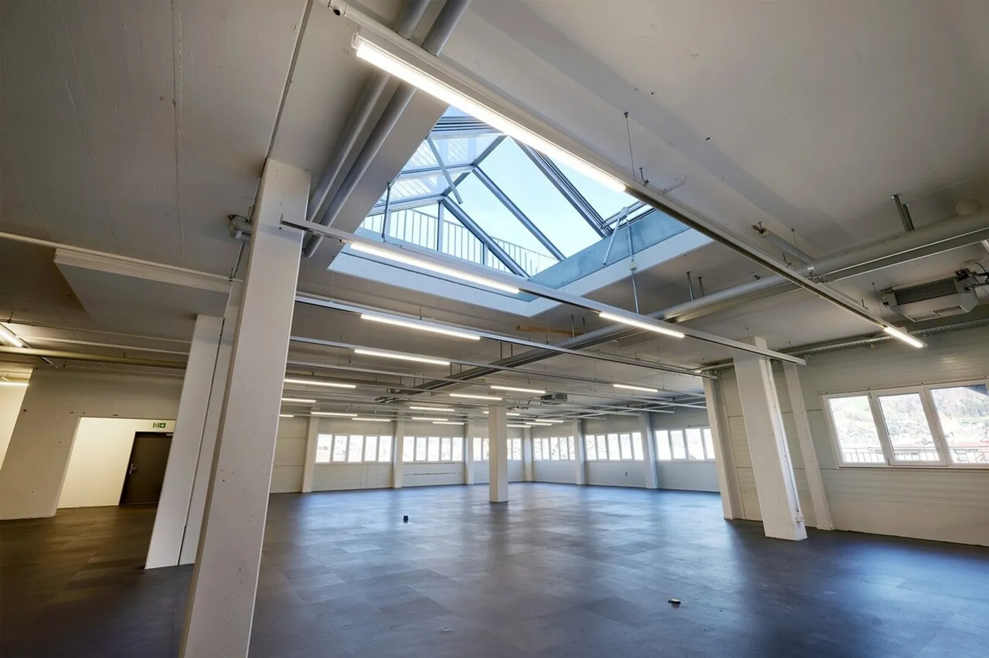 Servizio/Produzione con vista sul Castello di Thun / NESSUN CENTRO FITNESS - Foto 5 di 13